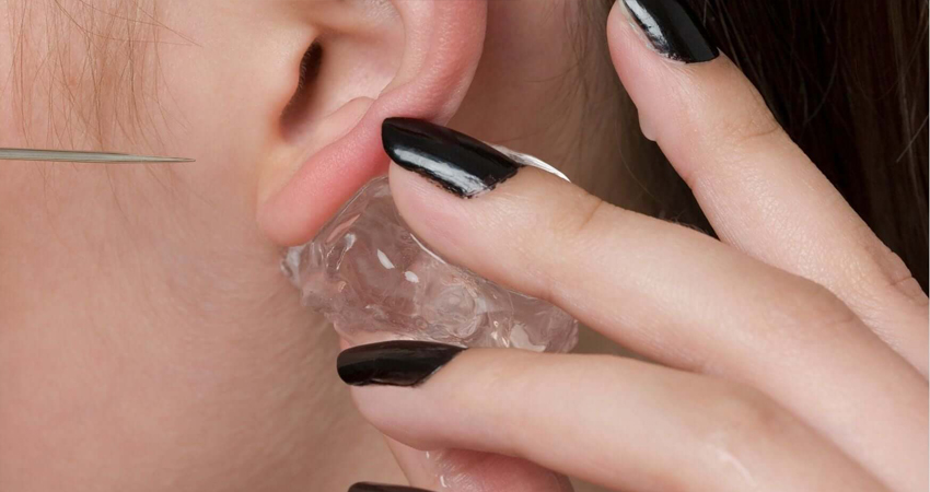 سوراخ کردن گوش با سوزن