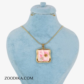 گردنبند میناکاری طرح گل صورتی رنگ ثابت