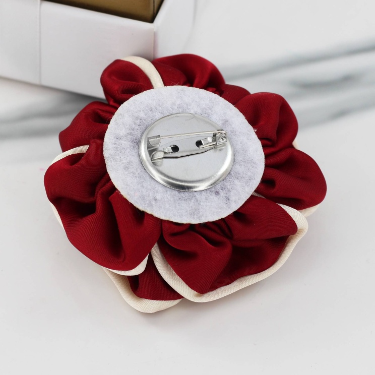 گل سینه زنانه مدل گل پارچه ای