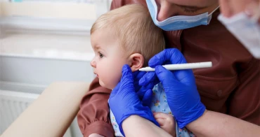 سوراخ کردن گوش نوزاد با دستگاه